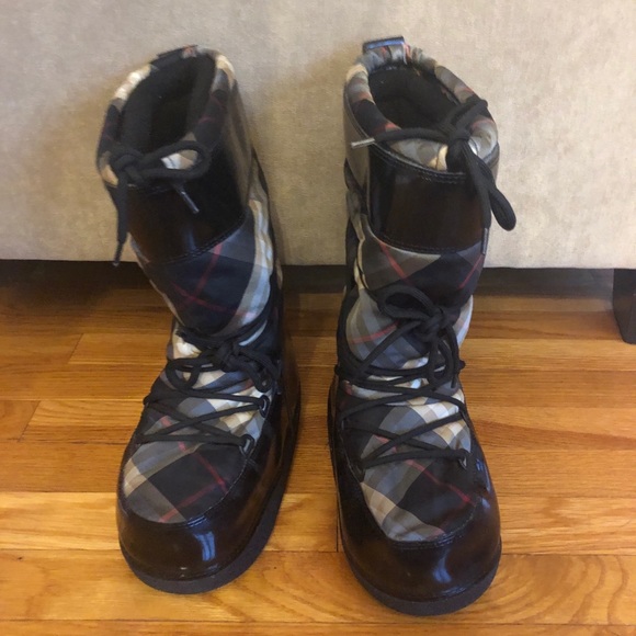 burberry moon boots